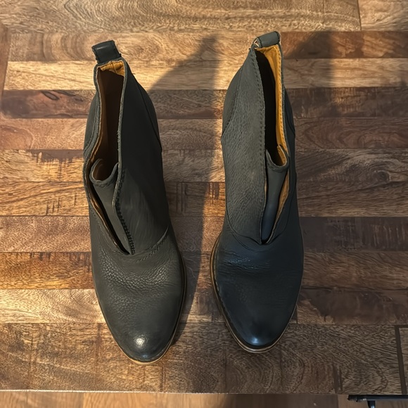 Lucky Brand Heeled Ankle Booties, Black, Leather, Barely Worn, Size 9 - Picture 5 of 11